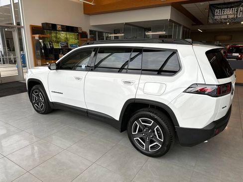 New 2026 Jeep Cherokee Laredo AWD/4WD image 9