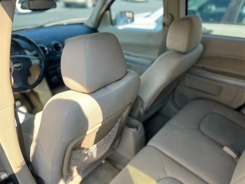 Used 2010 Chevrolet HHR LS image 16