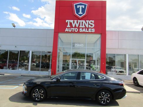 Used 2025 Hyundai Sonata SEL FWD image 1