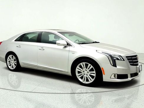 Used 2019 Cadillac XTS Luxury w/ Driver Awareness Package FWD image 3