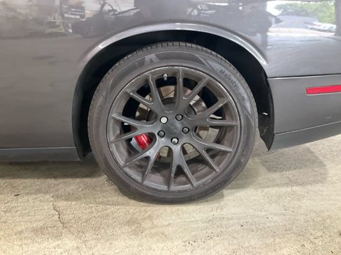 Used 2016 Dodge Challenger SRT w/ Technology Group RWD image 20