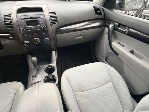 Used 2013 Kia Sorento LX w/ Value Pkg image 20