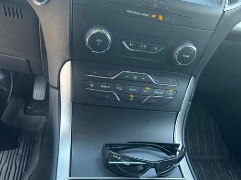 Used 2019 Ford Edge SEL w/ Equipment Group 201A AWD/4WD image 11