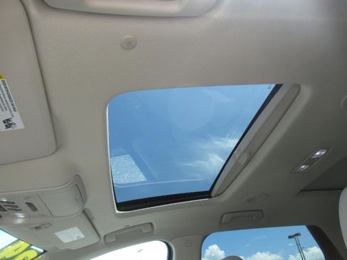 Used 2024 Buick Enclave Premium w/ Experience Buick Package FWD image 20