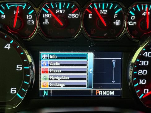 Used 2015 Chevrolet Suburban LTZ RWD image 54