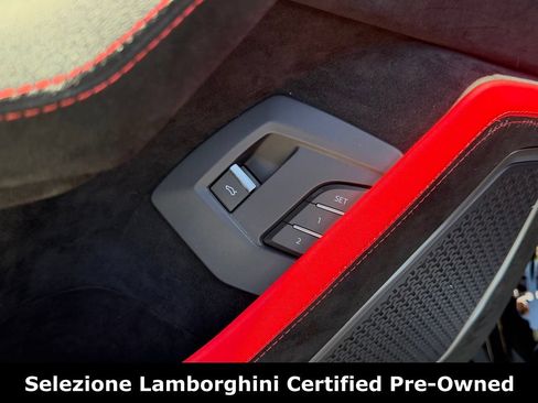 Used 2023 Lamborghini Urus Performante AWD/4WD image 27