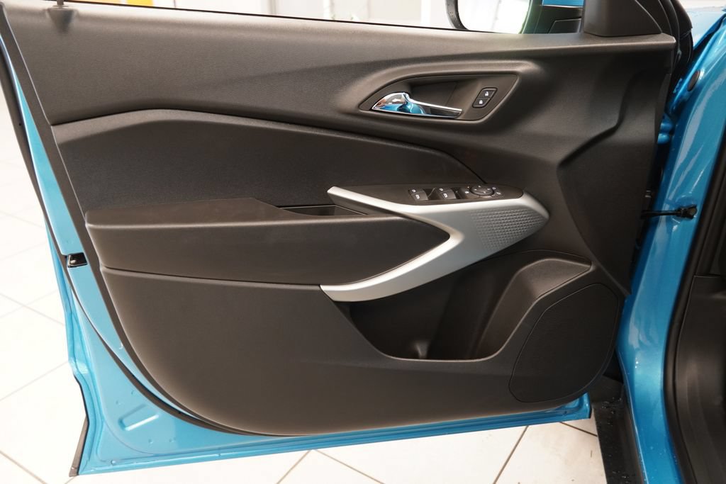 New 2026 Chevrolet Trax LS w/ LS Convenience Package FWD image 15