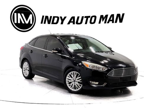 Used 2017 Ford Focus Titanium image 2
