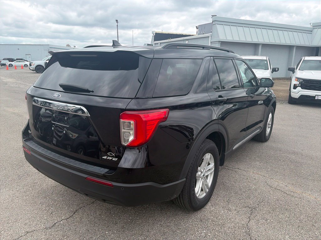 Used 2023 Ford Explorer XLT AWD/4WD image 6