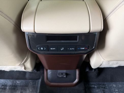 Used 2022 Toyota Highlander XLE FWD image 24