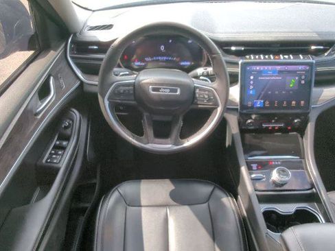 Certified 2024 Jeep Grand Cherokee Limited w/ Black Appearance Package AWD/4WD image 7