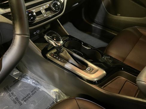 Used 2025 Buick Envista Sport Touring image 40