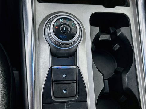 Used 2022 Ford Explorer Limited w/ Equipment Group 301A AWD/4WD image 25
