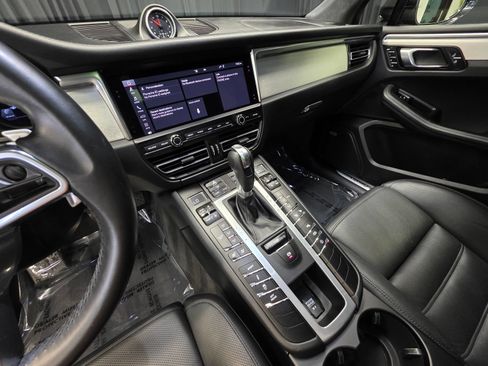 Used 2021 Porsche Macan Turbo AWD/4WD image 27
