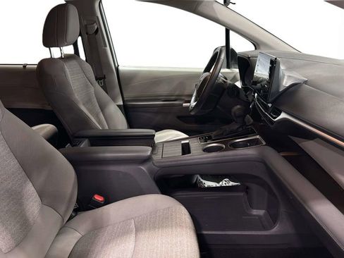 Used 2024 Toyota Sienna LE FWD image 13