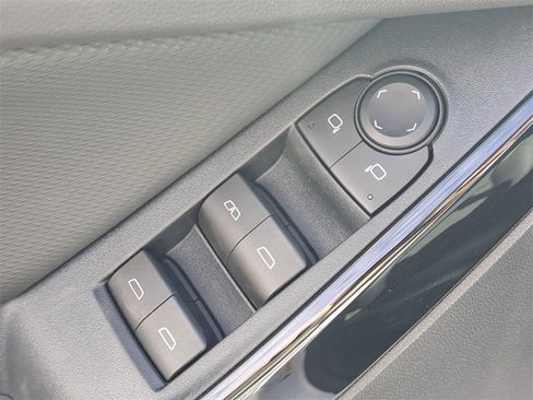 New 2026 Chevrolet Equinox LT w/ Convenience Package II image 18