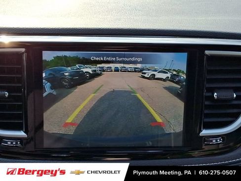Used 2025 Chrysler Pacifica Limited FWD image 23