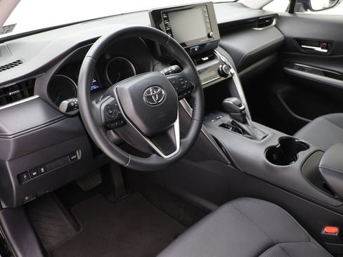Used 2022 Toyota Venza LE image 12