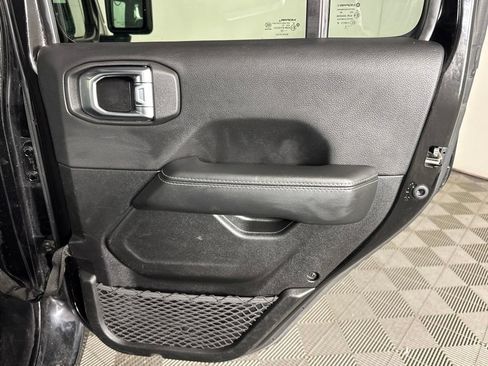 Used 2022 Jeep Wrangler Unlimited Sahara AWD/4WD image 41