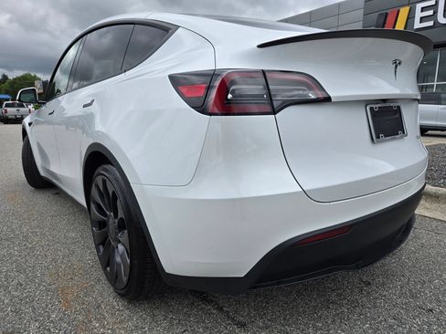 Used 2023 Tesla Model Y Performance AWD/4WD image 3