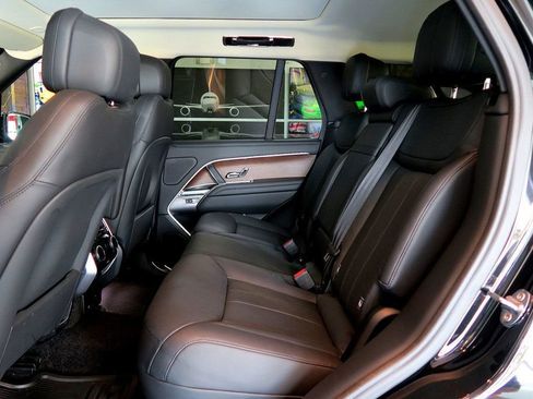 Used 2025 Land Rover Range Rover SE AWD/4WD image 38