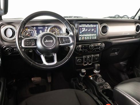 Used 2020 Jeep Wrangler Unlimited Sahara image 2