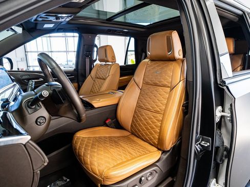 Used 2021 Cadillac Escalade Sport w/ Driver Assist Tech Package image 38