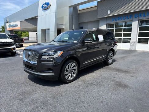 Used 2023 Lincoln Navigator Reserve AWD/4WD image 3