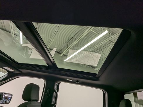 Used 2022 Ford F150 XLT w/ Equipment Group 302A High image 21