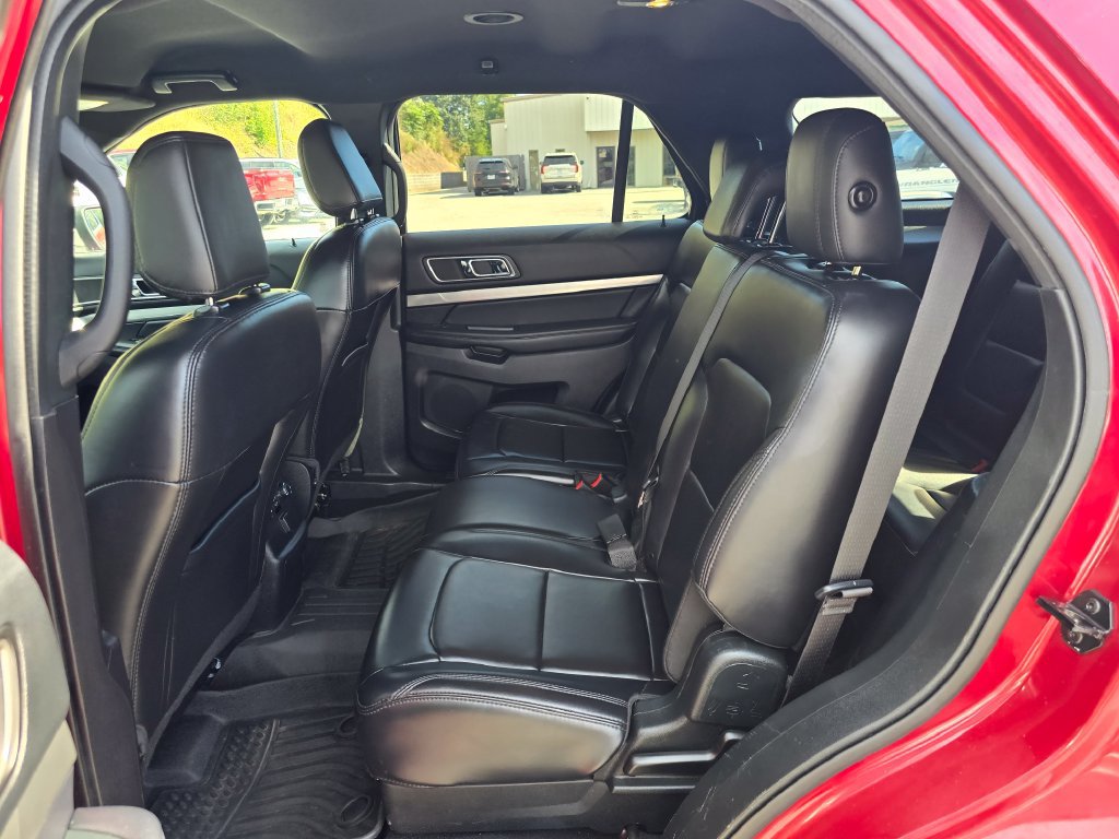 Used 2019 Ford Explorer XLT w/ Equipment Group 202A FWD image 12