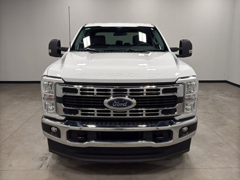 Used 2025 Ford F250 XLT image 3