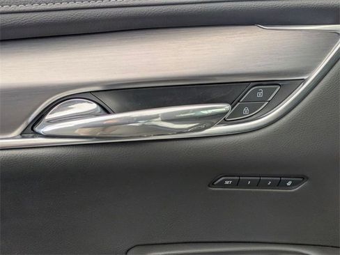 Used 2023 Cadillac XT6 Luxury image 12