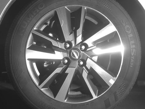 Used 2025 Nissan Versa SV FWD image 12