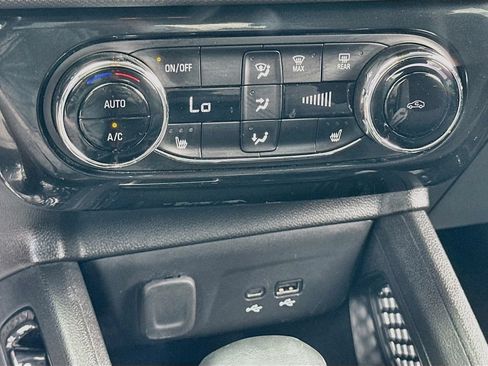Used 2024 Chevrolet TrailBlazer LT w/ Convenience Package FWD image 19