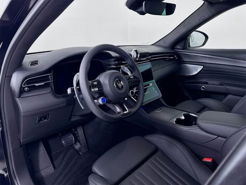 New 2025 Maserati Grecale GT image 11