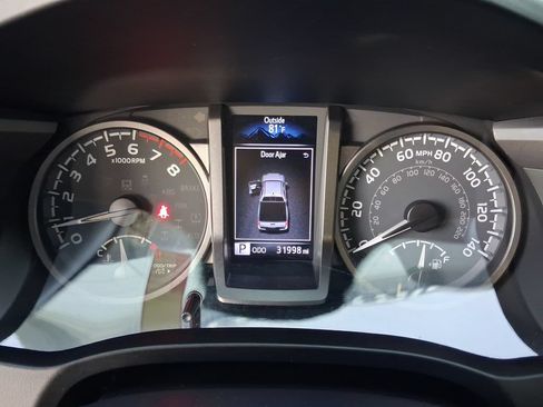 Used 2021 Toyota Tacoma TRD Sport AWD/4WD image 19