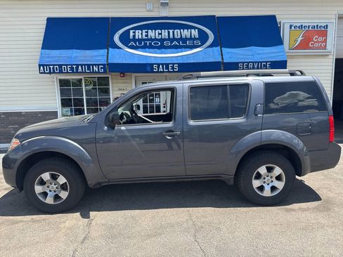Used 2011 Nissan Pathfinder S AWD/4WD image 3