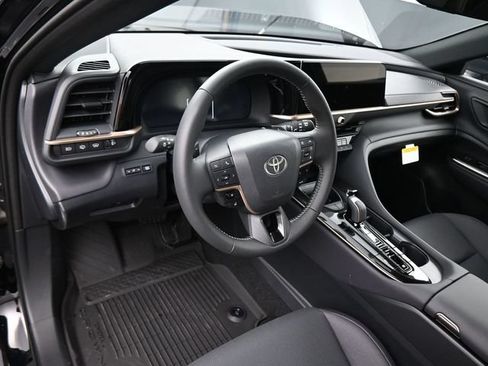 Certified 2025 Toyota Crown Signia AWD/4WD image 21