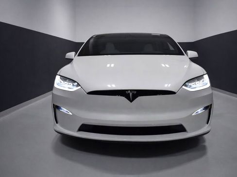 Used 2023 Tesla Model X Plaid image 6