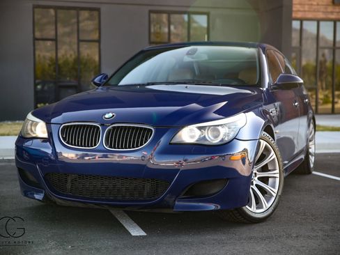 Used 2010 BMW M5 RWD image 2