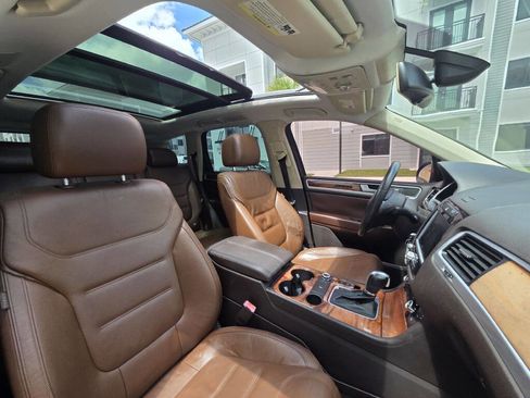 Used 2011 Volkswagen Touareg V6 image 46