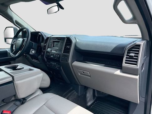 Used 2022 Ford F550 4x4 Crew Cab Super Duty w/ Power Equipment Group image 25