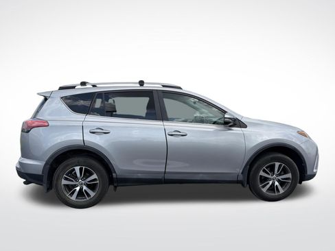 Used 2017 Toyota RAV4 XLE FWD image 5