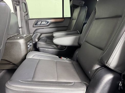 Used 2025 GMC Yukon XL Denali AWD/4WD image 26