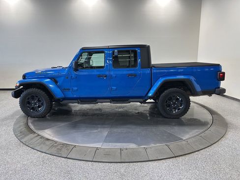 Used 2023 Jeep Gladiator Willys image 9