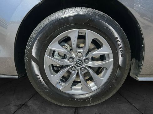 Used 2024 Toyota Sienna LE FWD image 15