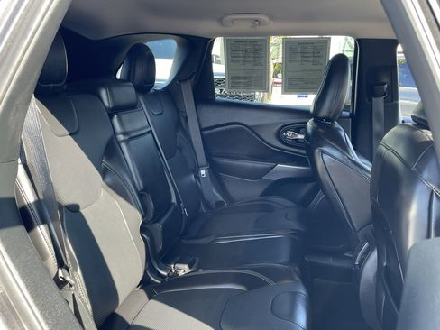 Certified 2019 Jeep Cherokee Overland image 21