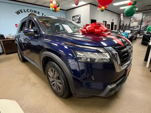 Used 2022 Nissan Pathfinder SV image 14