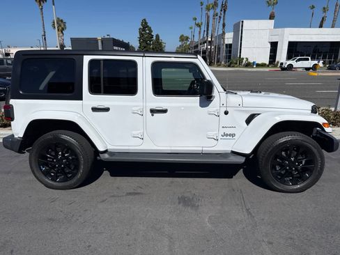 Used 2023 Jeep Wrangler Unlimited Sahara AWD/4WD image 9