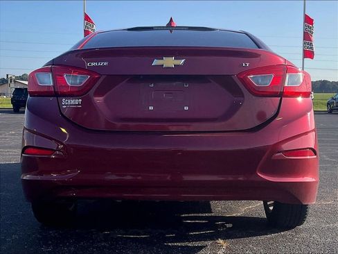 Used 2017 Chevrolet Cruze LT w/ Convenience Package FWD image 3